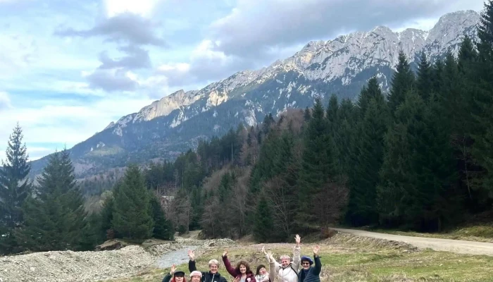 Centrul De Vizitare Parcul National Piatra Craiului Site Web - Zărnești