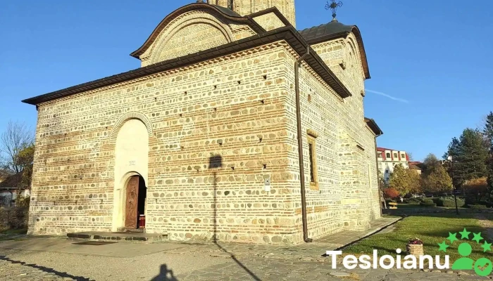 Curtea Domneasca Din Curtea De Arges Videoclipuri - Curtea De Argeș