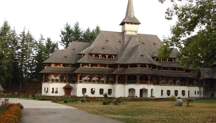 Manastirea Sfintii Arhangheli Mihail Si Gavriil   Sapanta Peri Fotografii - Romania