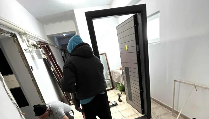 Usi Metalice Apartament Cu Montaj Bucuresti -  Locație - București
