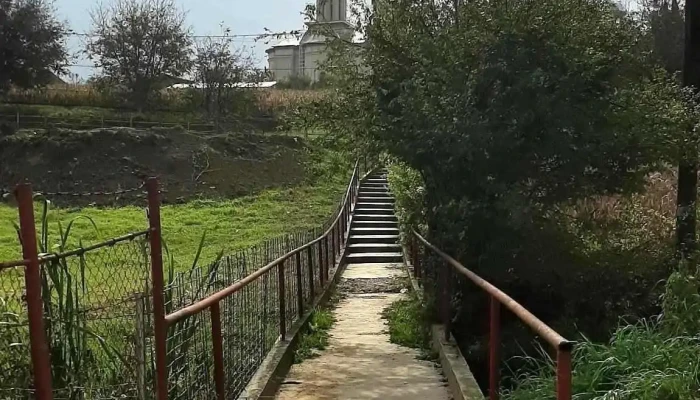 Valea Larga Aproape De Mine - Valea Largă